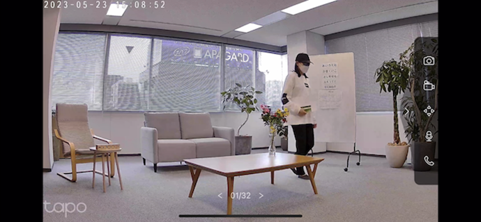 小さな文字まで読めるほど鮮明。動く被写体の特徴も捉えられる