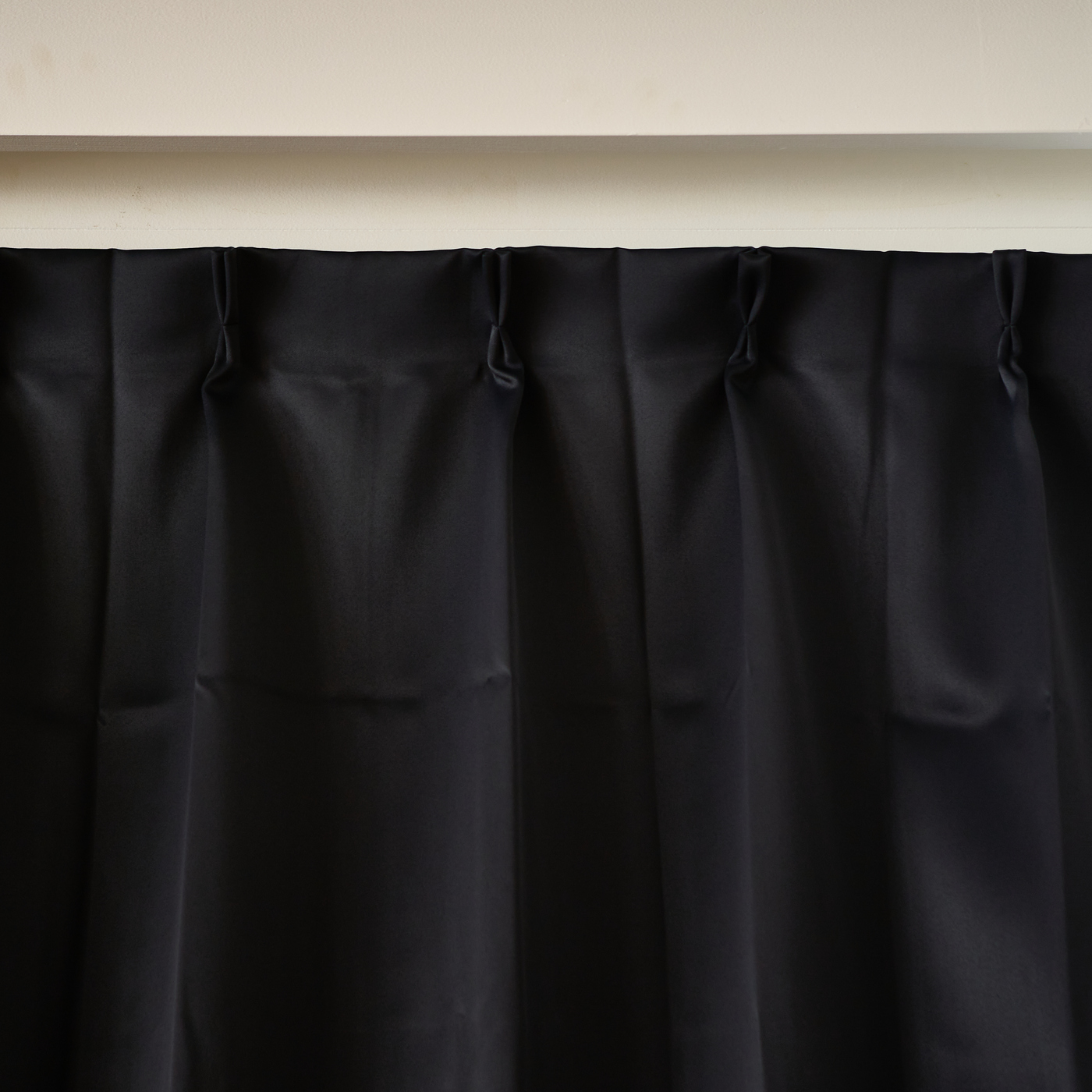 カーテンくれない 1級遮光カーテン K-wave-D-plainをレビュー