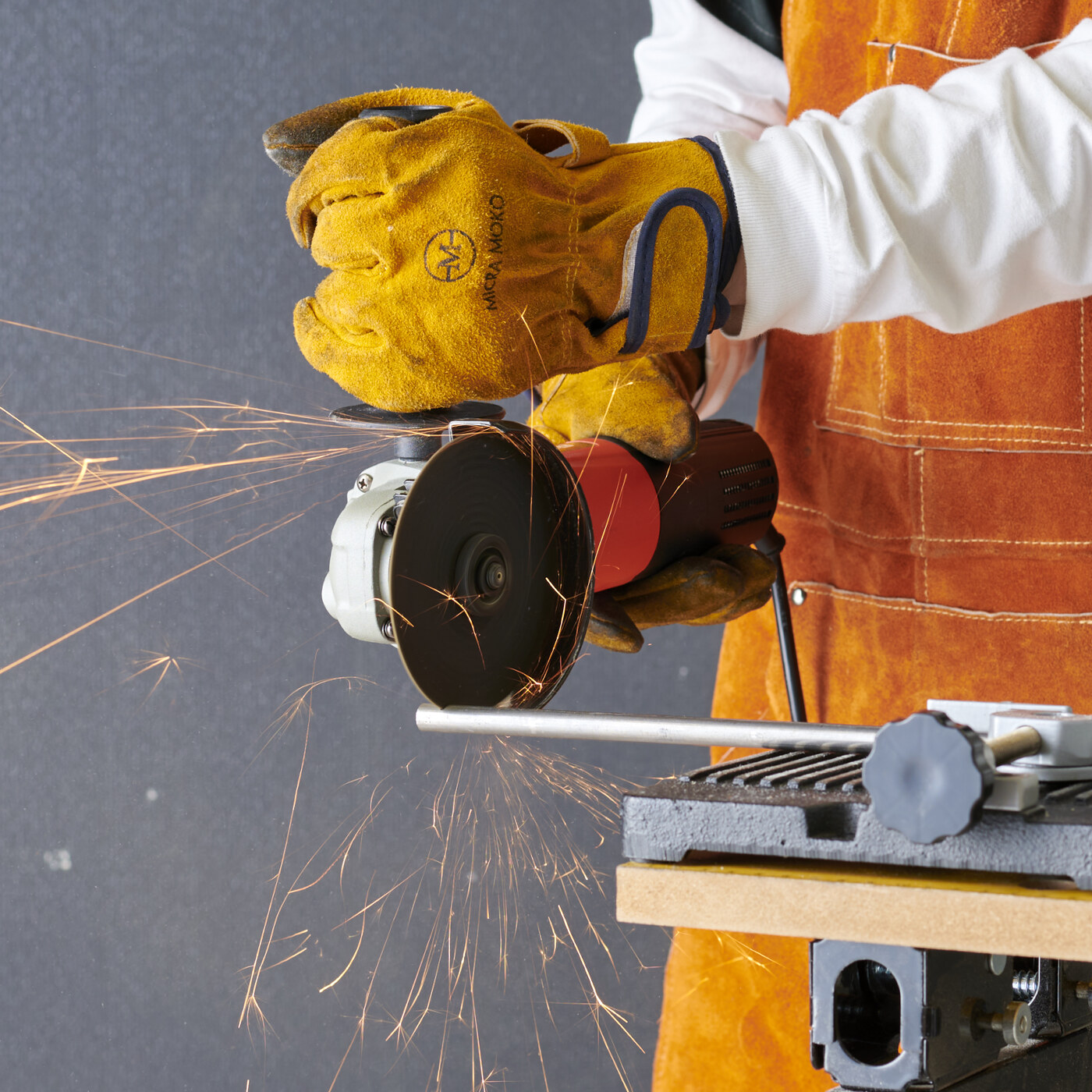 藤原産業 SK11 変速ディスクグラインダー SDG-1050VSをレビュー