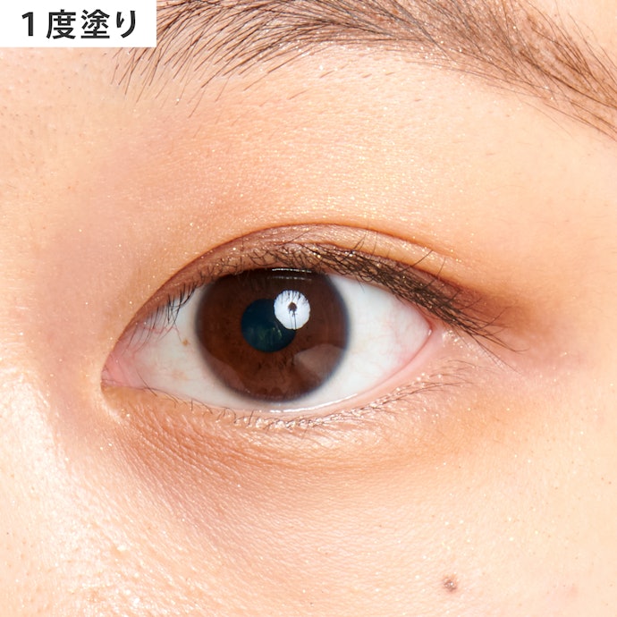 1度塗りの発色はやや薄い