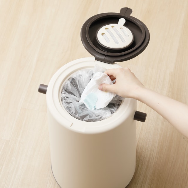 新生児がいるご家庭でも十分な大きさ。ゴミ袋が目立たないのもよい