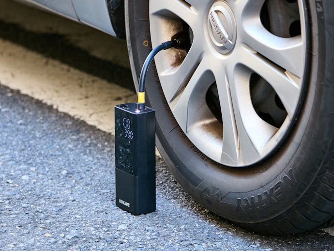 重量は約430gと軽い。ズボンのポケットにもすっぽり入る