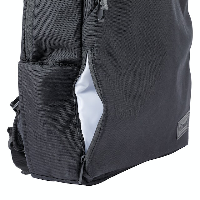 容量は約23L。比較的ゆとりのある大きさ