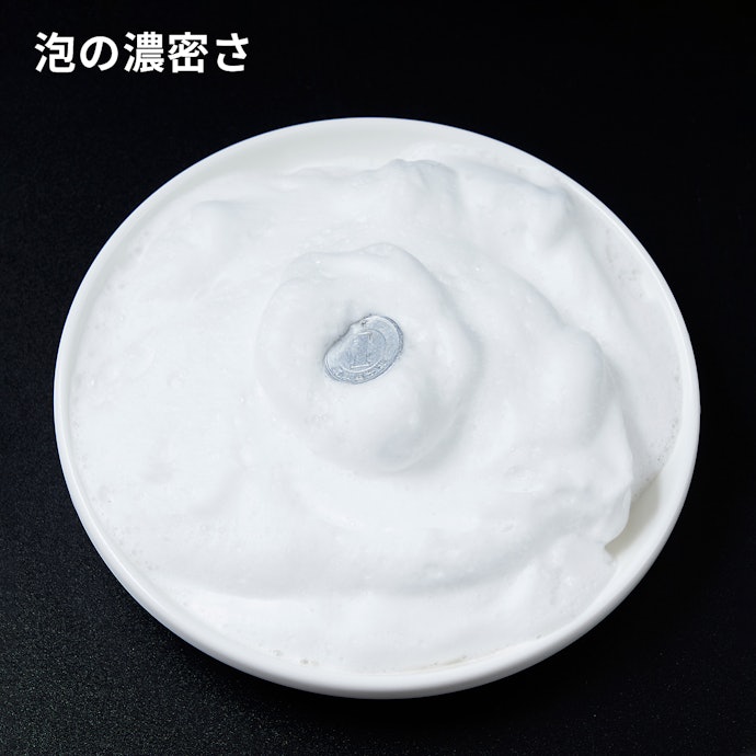 泡のキメは粗く、弾力が少ない