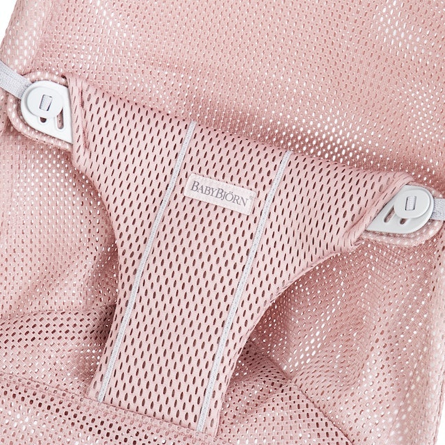 留め具のボタンが小さく、扱いには慣れが必要