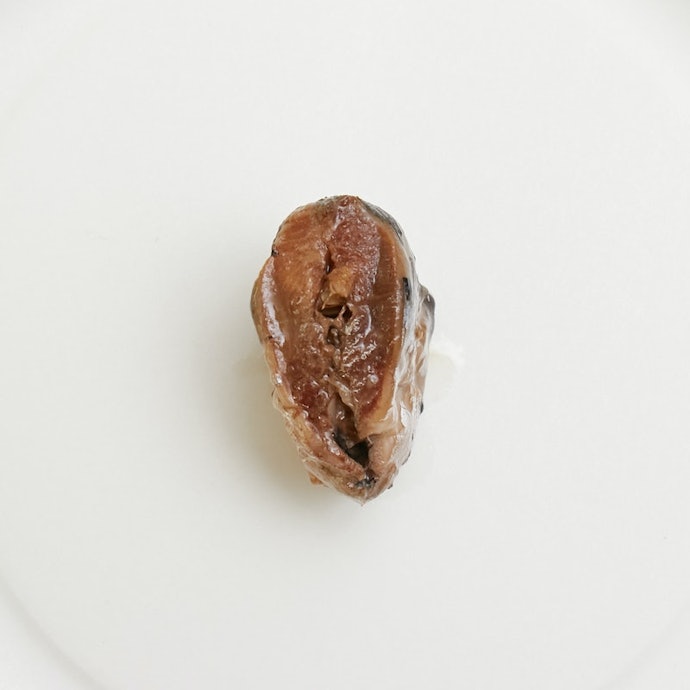イワシの煮付けは、ほろっとほぐれる柔らかさ。味は薄めで物足りない