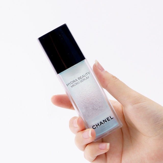 シャネル イドゥラ ビューティ マイクロ セラムをレビュー
