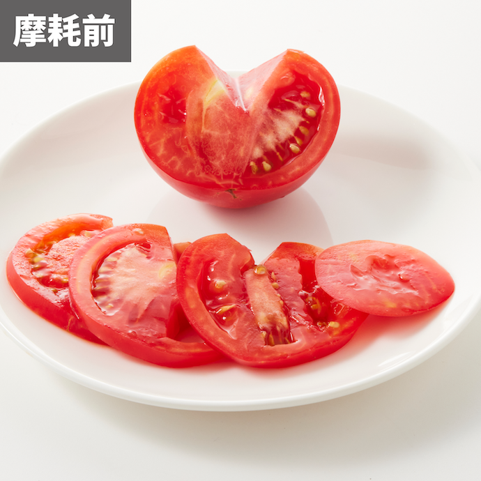 トマトにはスッとなめらかに切り込めた。実を崩さずに薄くスライスできる