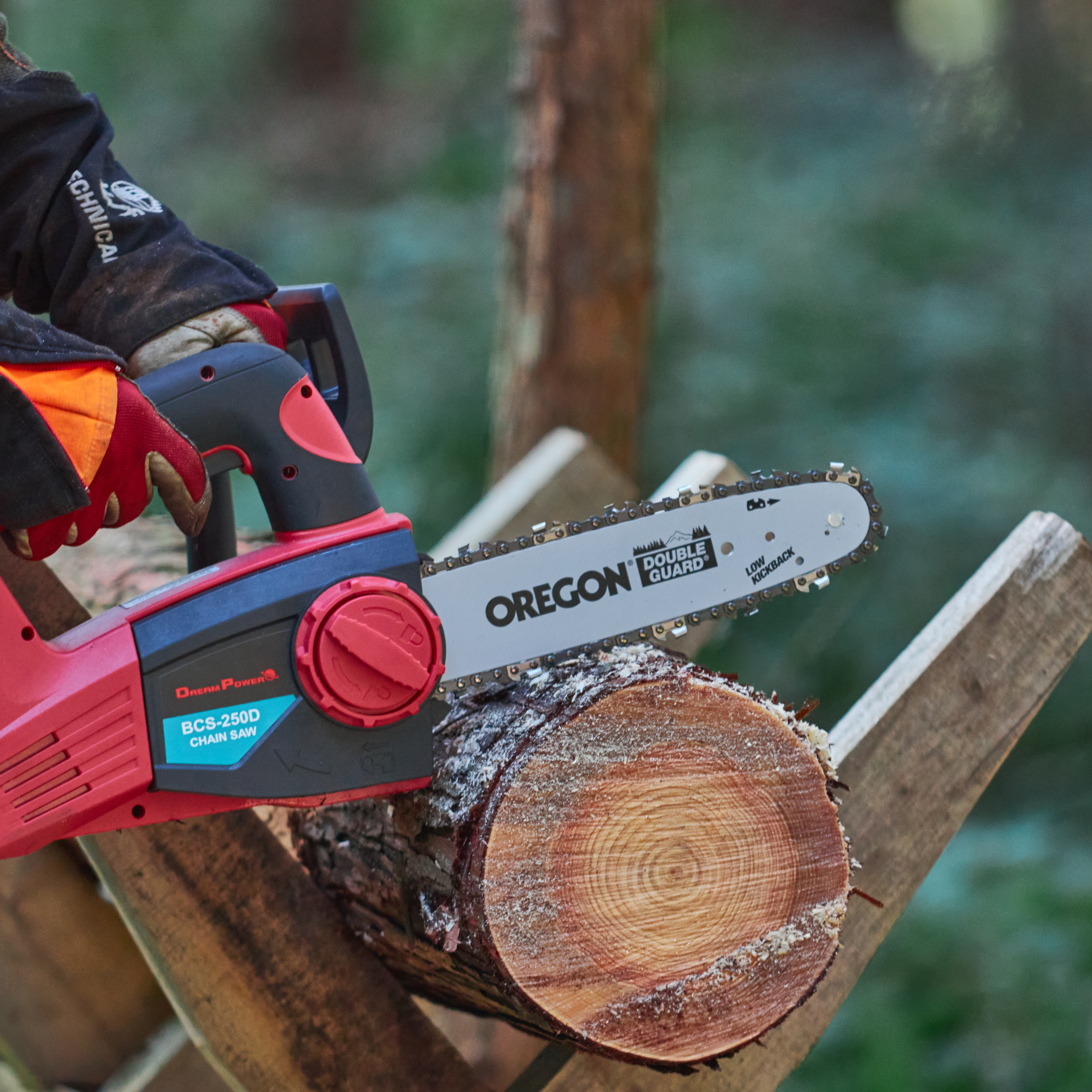 山善・ナカトミ DREAM POWER 18V充電式チェーンソー BCS-250Dを