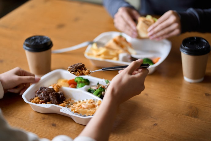 食後には色が落ちる。飲食をしても落ちない商品がほしい人には物足りない