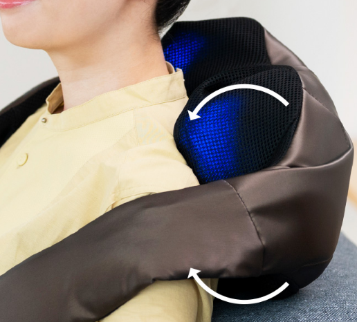 刺激範囲が最大20cmと広範囲を刺激できる。ヒーター機能も搭載し、温めながら揉みほぐせる