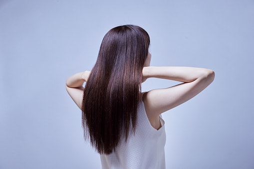 熱源が頭皮にあたらない。ブラシの背面に手を添えるのはできるだけ避けて