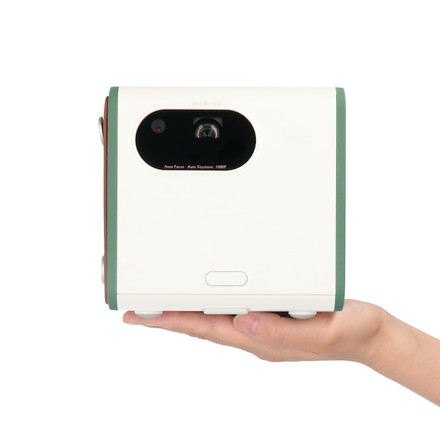 BenQ GS50 フルHD画質 モバイルLEDプロジェクター(別売品の三脚付 BenQ GS50 フルHD画質 モバイルLEDプロジェクター(別売品の三脚付