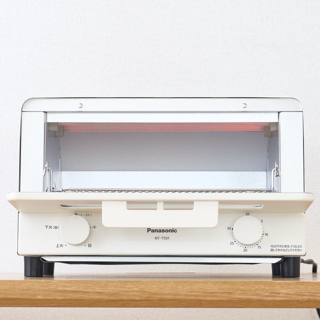 庫内が広くパンを出し入れしやすい。説明書なしでも操作できる