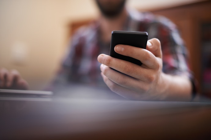 スマホを常に身につけている人向け。留守中も応対できる