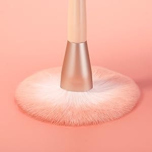 粉含みは優秀。見たままの発色とはいかないが、しっかり色づく