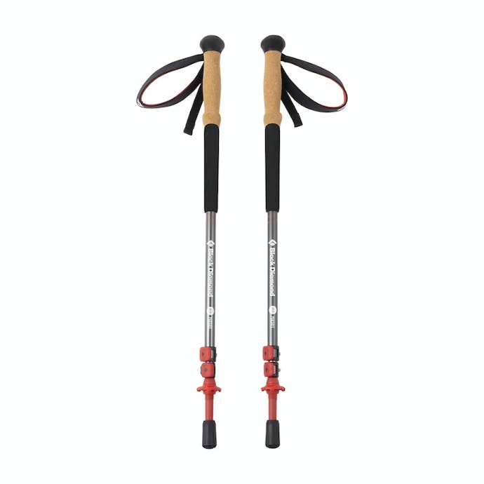 収納時の長さは約63cm。ザックに入れにくく、険しい山では携帯しづらいのが難点