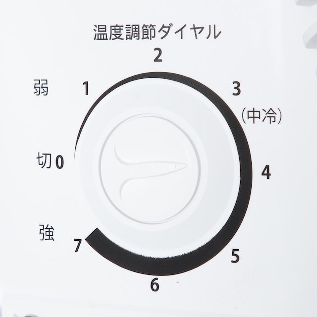 温度調節ダイヤルが奥にあり、操作がしにくい
