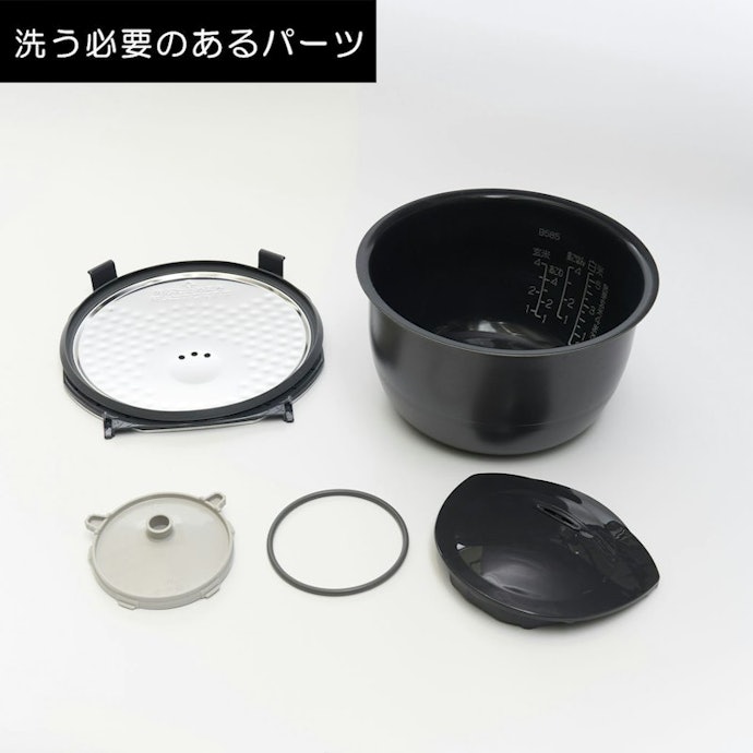 突起のない内蓋と軽量の内釜は洗いやすいが、お手入れパーツが5つと多いのが惜しいところ