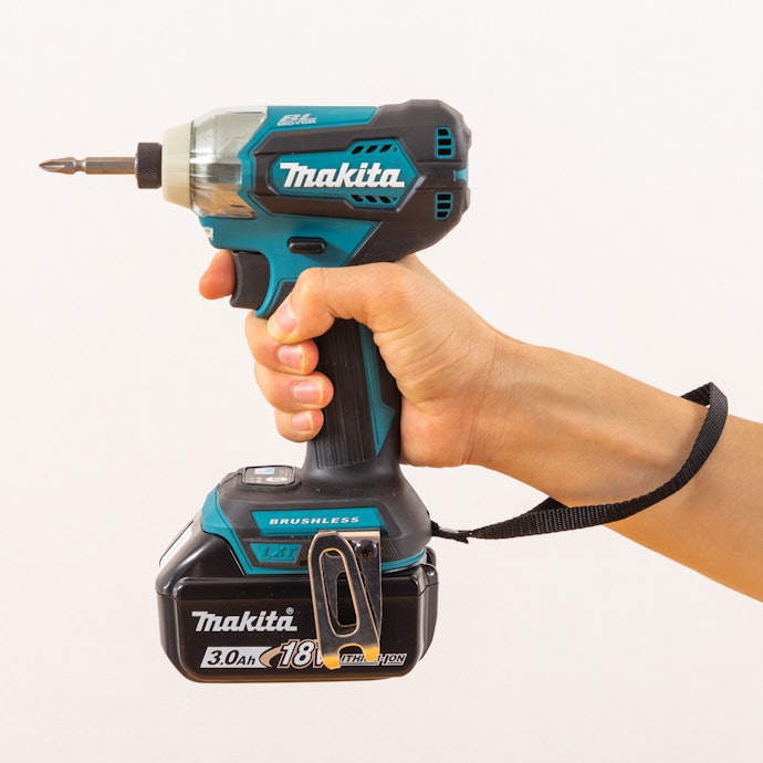 マキタ 充電式インパクトドライバ TD155DRFXをレビュー マキタ 充電式インパクトドライバ TD155DRFXをレビュー