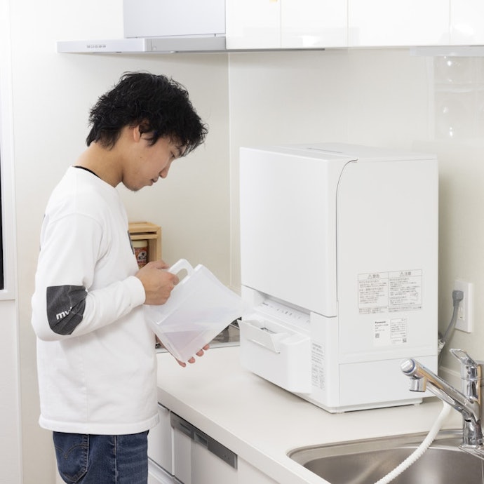 分岐水栓で給水も可能。下から給水できるので、腕への負担も少ない