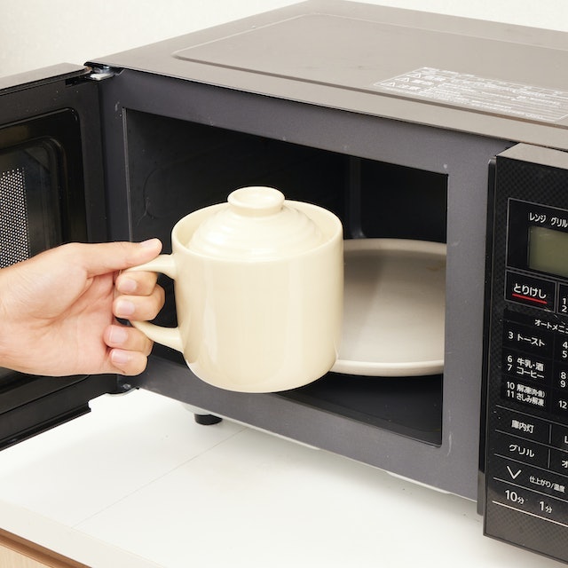 大きな持ち手があり、電子レンジへの出し入れがしやすい