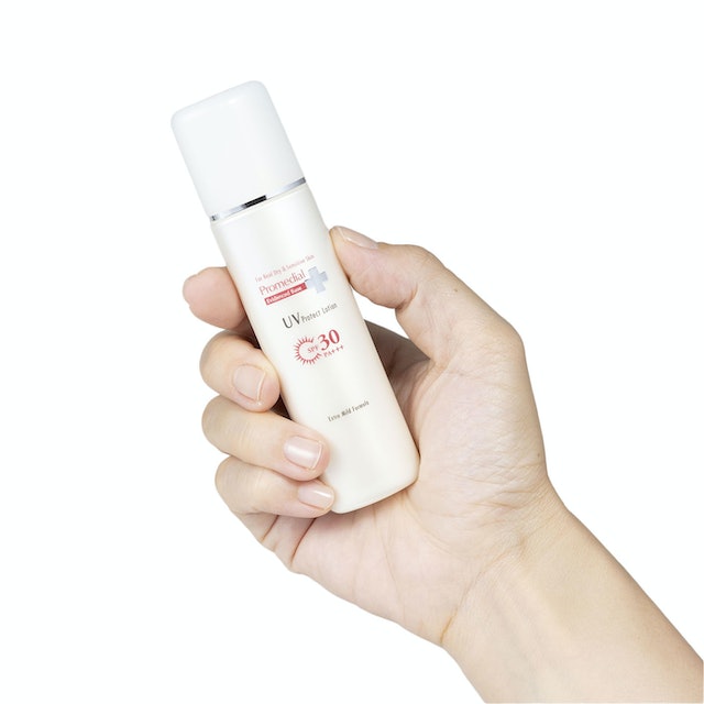 ロート製薬プロメディアル日焼け止めUVプロテクトエッセンスb