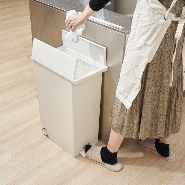 KEYUCA ごみ箱 LL 45L 新品未使用　2個セット KEYUCA ゴミ箱 45L 両開き 蓋付き ペダル式 分別 キャスター付き