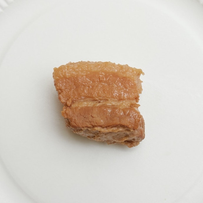 豚の角煮は味の染み込みがいまひとつ。繊維が残って硬くパサついた仕上がり