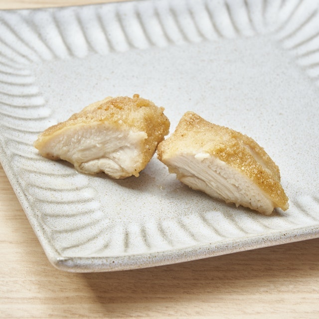 唐揚げはカリッと感が出せず、ロースト肉のような仕上がりに