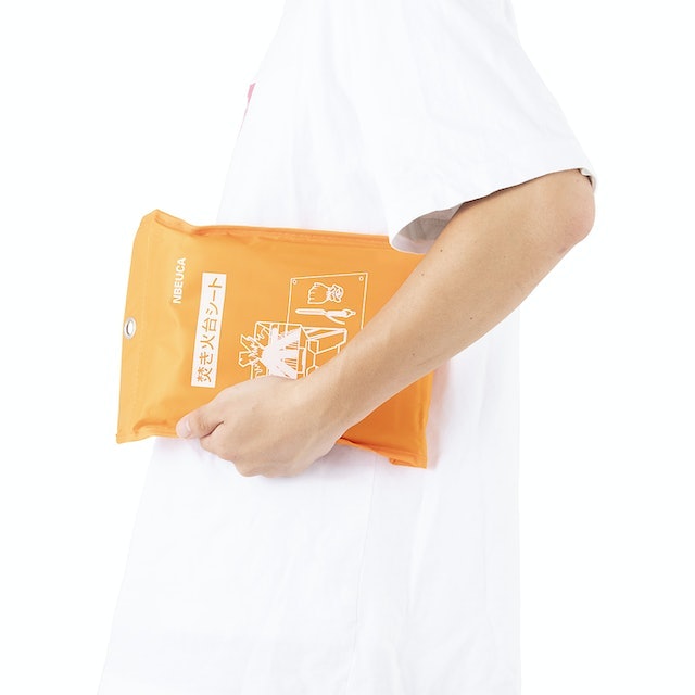 軽量かつコンパクトサイズで持ち運びやすい。小さい焚き火台の袋とも一緒に収納可能