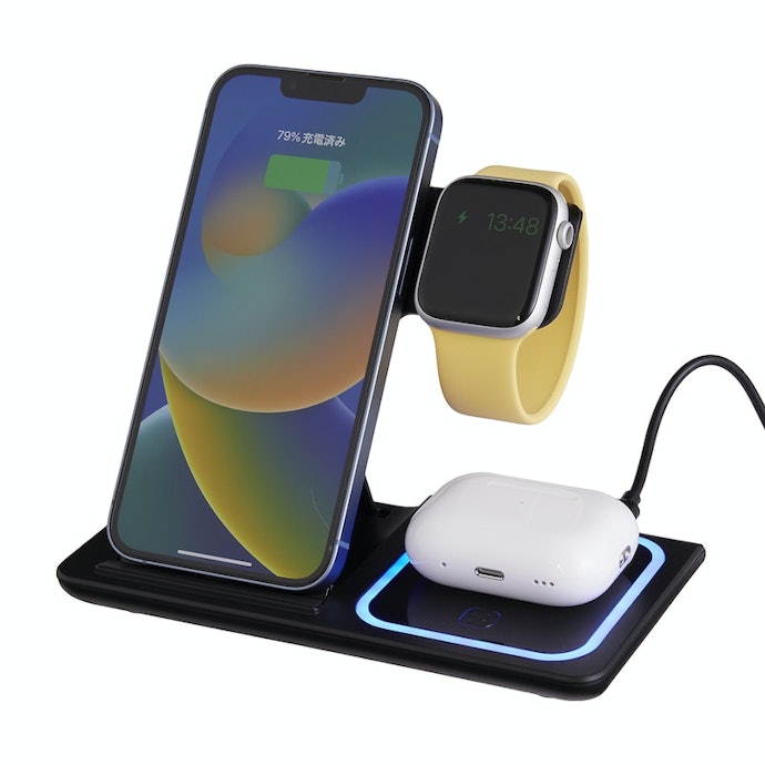 3つの機器を同時に充電可。充電機をまとめたい人に