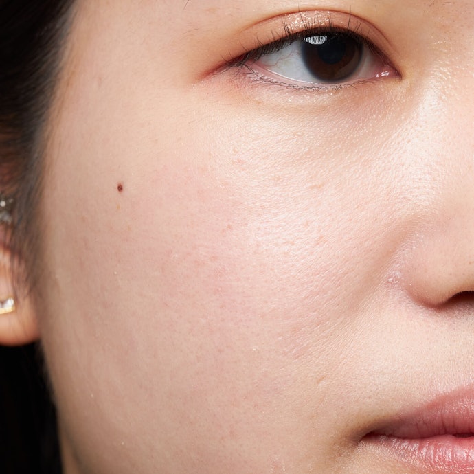 脂性肌や混合肌の人向き。毛穴落ち・粉浮きしにくく、きれいな仕上がりをキープ