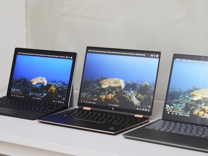 動画は約3時間58分再生できた。長時間作業時はモバイルバッテリーが必要