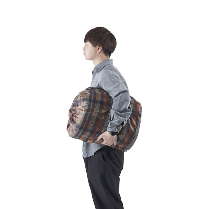 収納サイズは若干大きめ。登山用で使いたい人には向かない