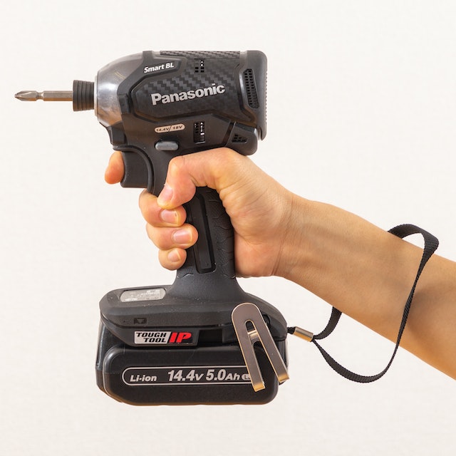 パナソニック 充電インパクトドライバー 14.4V EZ76A1LJ2Fをレビュー