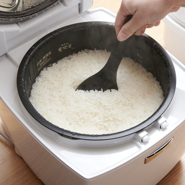 保温・冷凍すると味が落ちてしまう。炊き貯めにはやや不向き