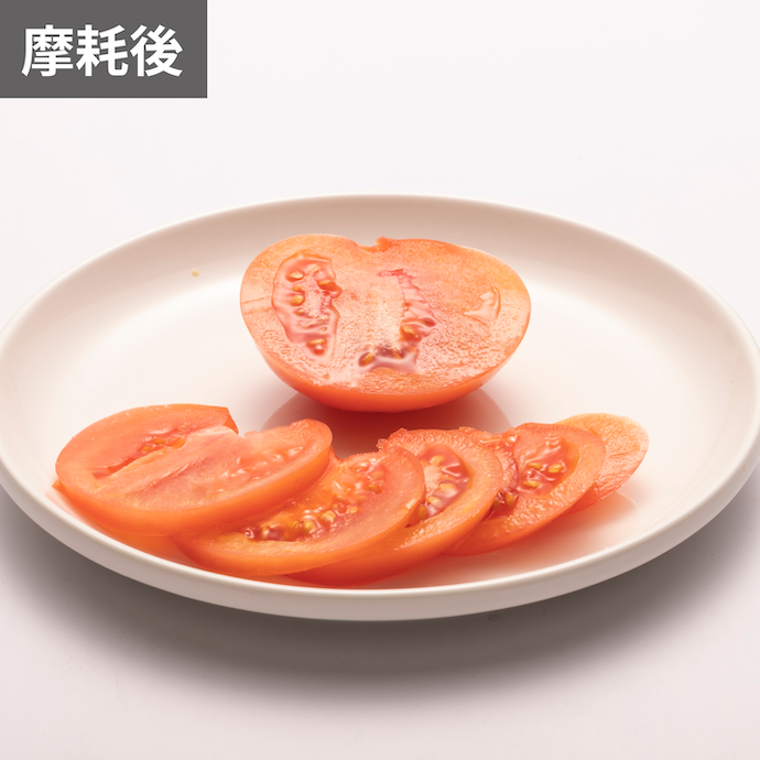 摩耗後もトマトの皮にスッと切り込めた。引っかかりなくスムーズに切れる
