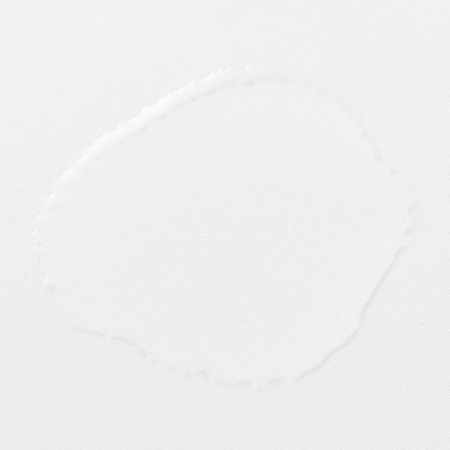 すぐに乾いてベタつきにくい。頭皮も手もサラッとした使い心地