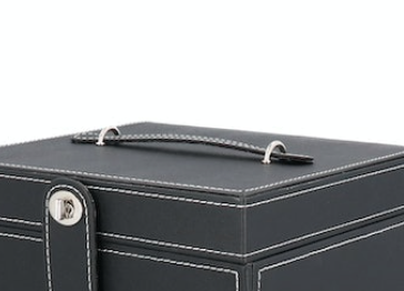 軽量かつ取っ手つき。移動は楽ちん
