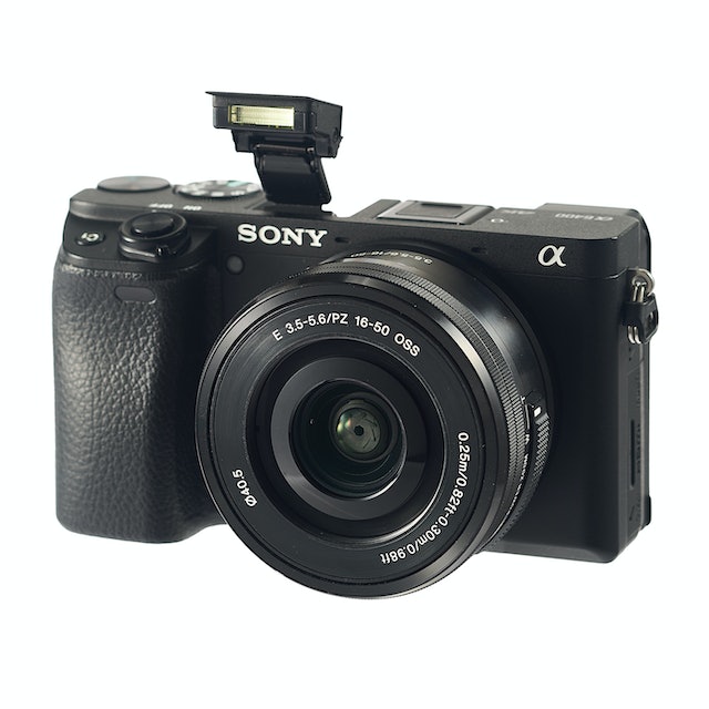 【美品】SONYα6400パワーズームレンズキット ILCE-6400L d61ce94ed8e7eeef75fd16774a153b