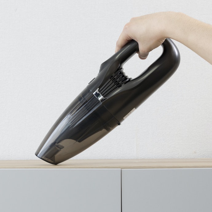総重量は840g。軽くはないが、負担を感じるほどでもない