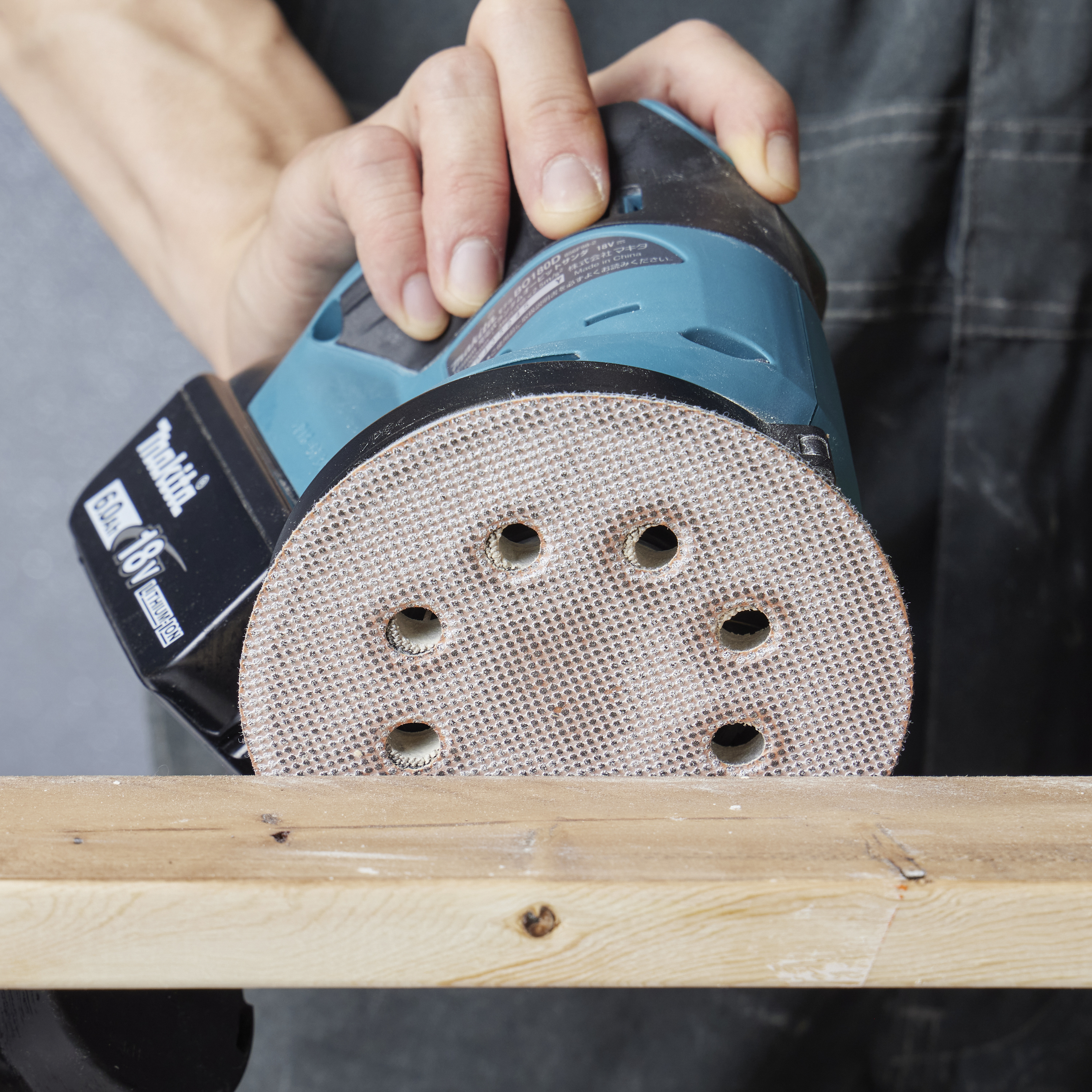 マキタ ランダムオービットサンダ マキタ 充電式ランダムオービットサンダ BO180DZをレビュー