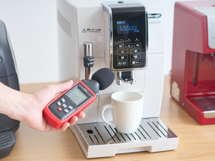 稼働音は84.9dB。全自動タイプのなかで特別うるさいわけではない