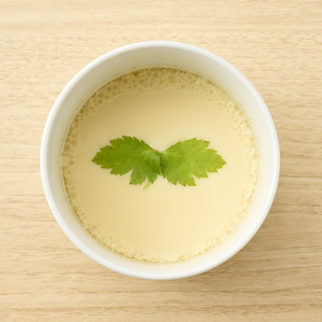 茶碗蒸しは申し分ない仕上がり。ツルンとなめらかな口当たりに