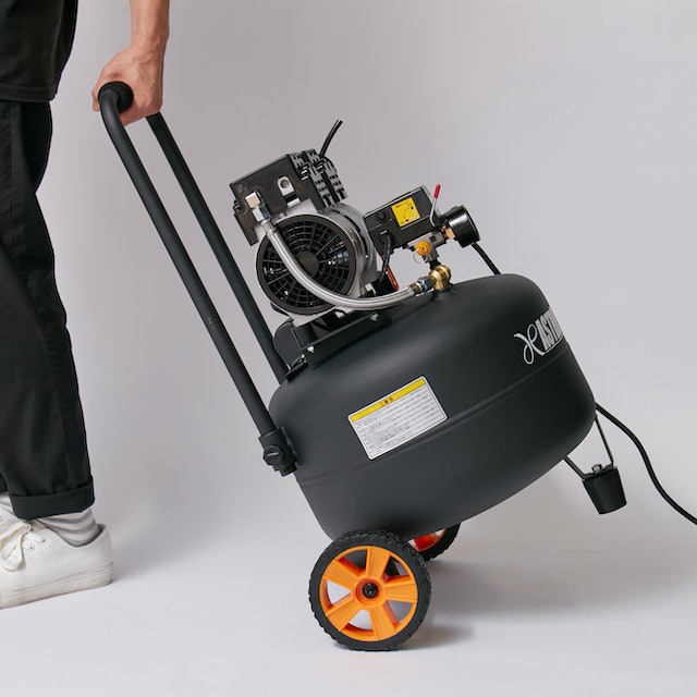 さすガノン コンプレッサー ウォーターセパレータ 電動ドレン エアサス ☆-11/30 AP 縦型 サイレントエアコンプレッサー 30L VSC034 — PLOW