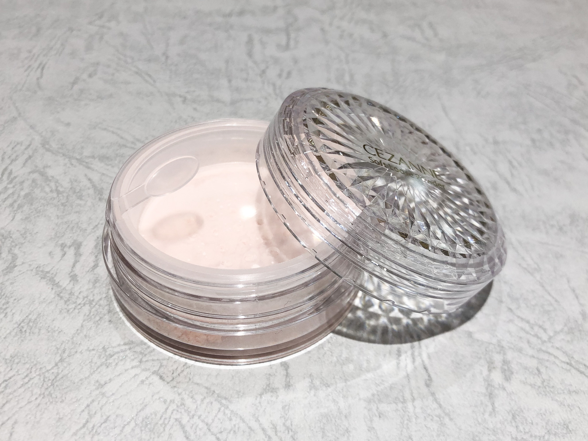 セザンヌ うるふわ仕上げパウダーを全10商品と比較 口コミや評判を実際に使ってレビューしました Mybest