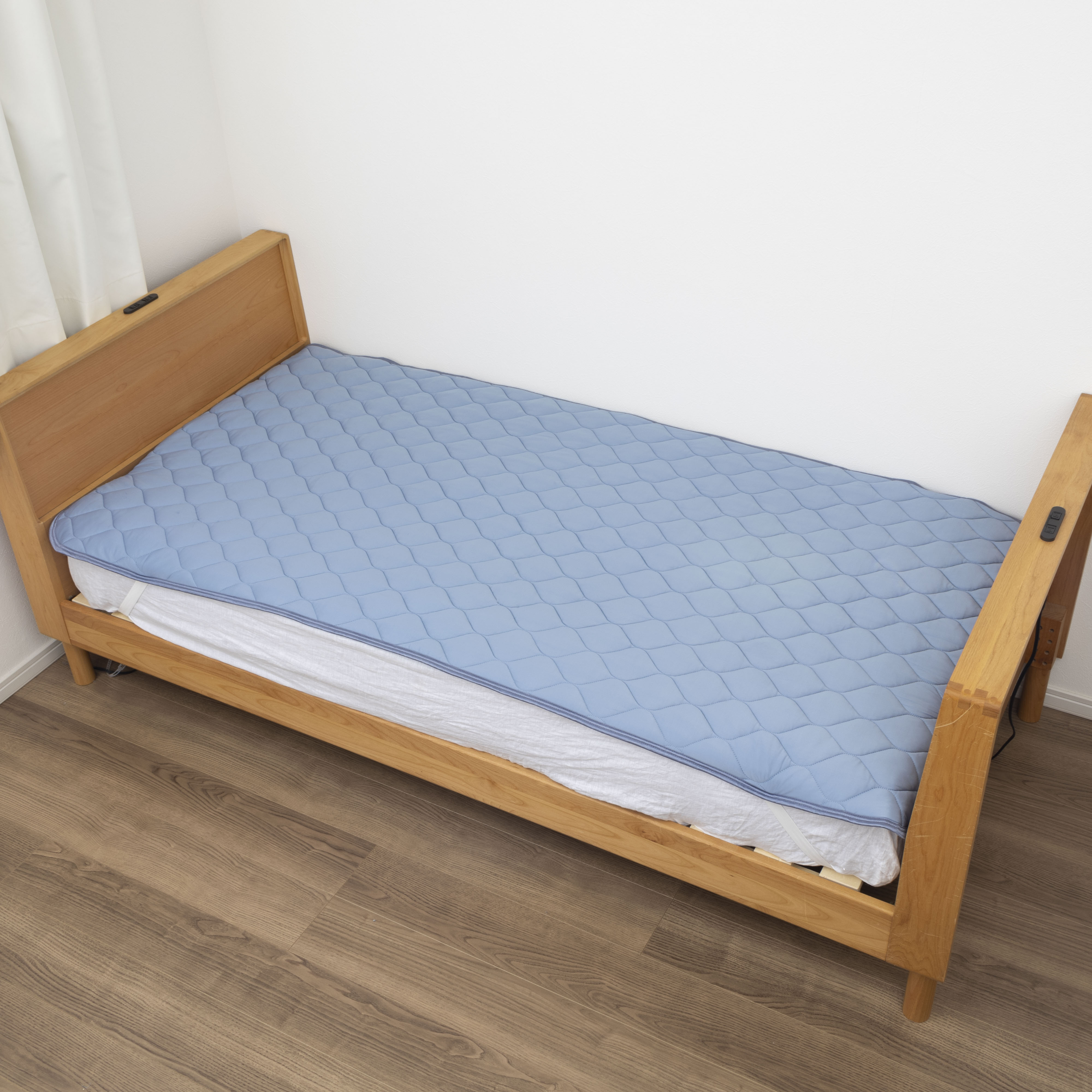 ひんやり加工をプラスしたもっちり接触冷感敷きパッド 5