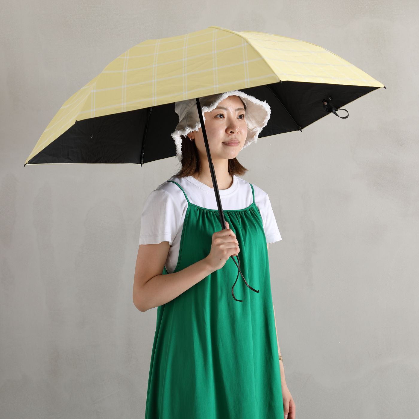 【毎日低価】サンバリア100 ３段折りたたみ日傘 傘