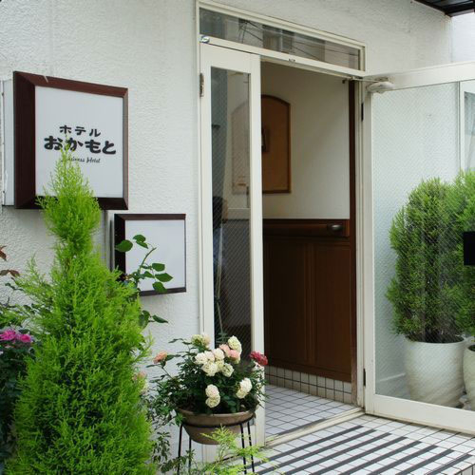 ビジネスホテルおかもと 1